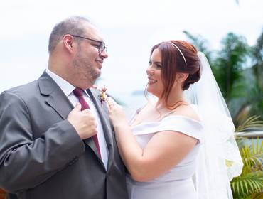 Casamento de Amor Inesquecível à Beira-Mar: O Casamento de Jessica e Fabrício em São Vicente