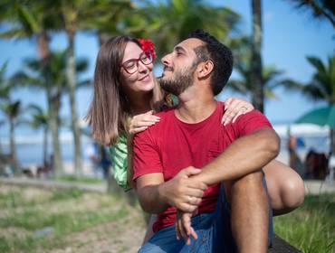 Ensaio de Amor a Beira Mar - Ensaio na Praia que exalta Beleza e Encanto