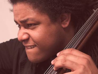 Produções artísticas de VIVALDI E QUEEN ♪ Lucas da Paz (part. Elias Neves)