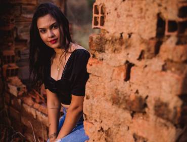 Feminino  of Flávia Carvalho