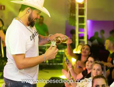 BAILES de Show com Zé Lopes e Diego e banda no Boteco da Recra