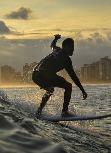 Surfe de Fúria nas Águas 