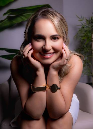 Corporativo de Cris Guimarães