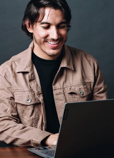 CORPORATIVO de DIONE - ASSESSOR DE IMPRENSA