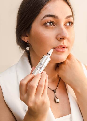 Corporativo de Jaqueline Faion