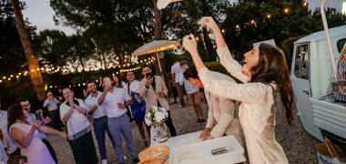 Destination Wedding de Pizza Party na Toscana: como Luiza e Robson deram boas-vindas aos seus convidados