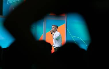 Retratos de Inspiração: A Experiência de Fotografar a Palestra de Ivan Moré em São Paulo