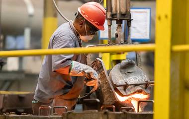 Por que o marketing de 2025 exige imagens autênticas e personalizadas atualizadas em sites e mídias sociais