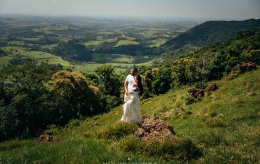Por que escolher Pardinho para o Ensaio de Casal? Um Cenário Exuberante para Momentos Inesquecíveis