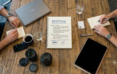 Como funciona a produção de vídeo institucional: do briefing à entrega