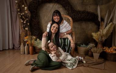 Ensaio de Dia das Mães em Estúdio em Ipatinga: Como Funciona e Por Que Viver Essa Experiência