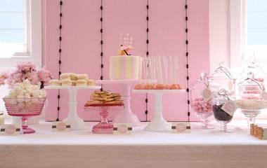 5 inspirações de decoração de chá de bebê para meninas. Confira.