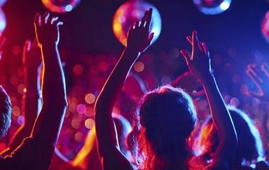 DJ ou banda: saiba qual escolher para animar seu casamento