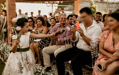 O uso de celular durante a cerimônia de casamento atrapalha?