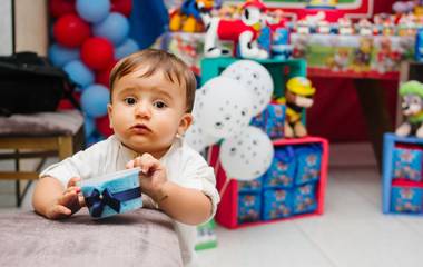 É obrigado o bebê sorrir na festa de 1 ano?