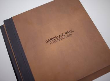 CASAMENTO  de ÁLBUM - Gabi + Raul em madeira 30x30