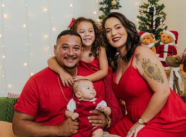 Ensaio Natal de 🎄 Ensaio de Natal Laryssa e Guilherme, Duda e Thomas – Amor, Família e a Magia do Natal