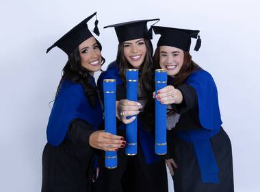 Formatura de Milena - Formatura em ADM 