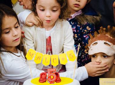 fotografia de festinha infantil de SOMEWHERE OVER THE RAINBOW > Malu faz 5
