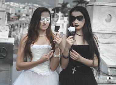 Ensaios artísticos de Across The Mirror