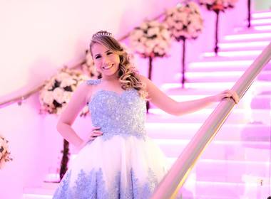 Debutante de Aniversário de 15 Camila