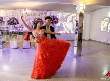 Debutante de Debutante Bruna