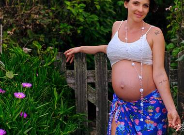 Gestante de Aline + Italo + Vitoria = Manoel na praia