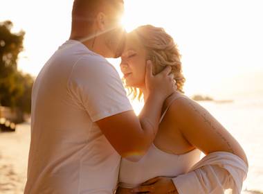 Gestante de Ensaio gestante estúdio + praia 