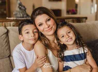 FOTOGRAFIA DE FAMÍLIA de MAMÃE MARIA CRISTINA, ANA E JOÃO - PROJETO DIA DAS MÃES 2022 - DENTRO DO TEU ABRAÇO