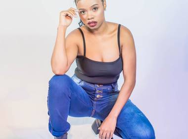 Feminino de Rafaella Monika