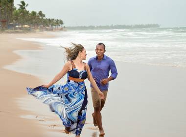 Ensaio Pré-Casamento de Ensaio Pré Casamento na Praia de Vilas do Atlântico - Bahia de Djailton e Joelma