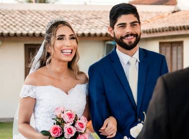 Casamento de Micro Wedding na Praia de Ipitanga em Lauro de Freitas de Jaqueline e Ismael.