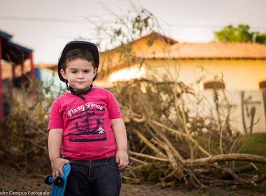 infantil de Ensaio Enzo pista de Skate