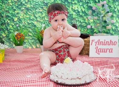 Acompanhamento de Smash the Cake Laurinha