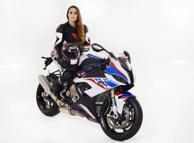 Foto de Publicitárias de Fotos da Empresa Defference Motos