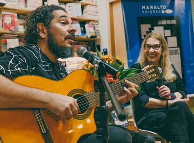 Cobertura de Poesia desejável em alto mar