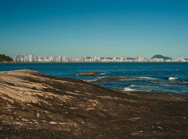 Ensaio de Família de Passeando com Nícolas na Praia
