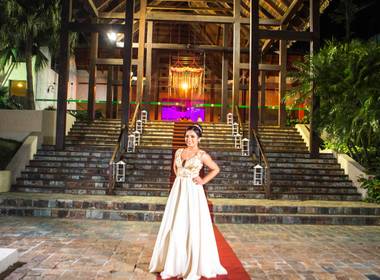 QUINCEAÑOS de Quinceaños de Laura Nuñez del Prado