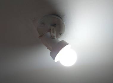 Troca de luminária de instalação de luminárias