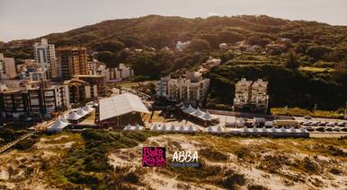 Corporativos de Ana Castela Bloko Rosa 2023