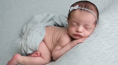 Newborn de O ensaio newborn da Helena foi maravilhoso