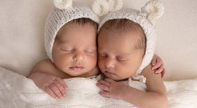 Newborn de Fotografia newborn gêmeos Maitê e Miguel