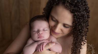 Newborn de FOTO RECÉM-NASCIDO e MAMÃE