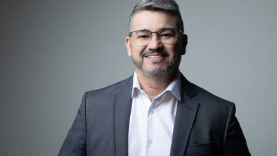 Retrato corporativo de Fabio Luis