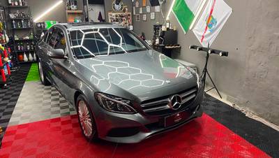 Limpeza Interna Detalhada de Mercedes Bens C200