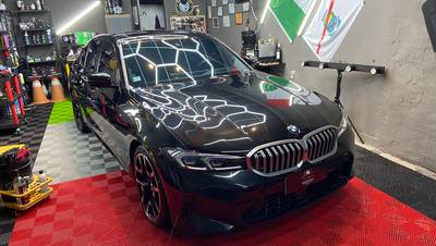 Lavagem Detalhada EXterna de BMW 320i M Black Gloss 