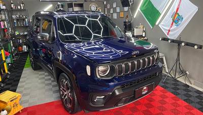 Polimento Italian de Jeep Renegade 