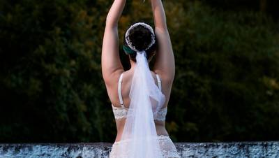 Ensaio  Feminino de                                                                                                  Noiva - Ensaio Sensual