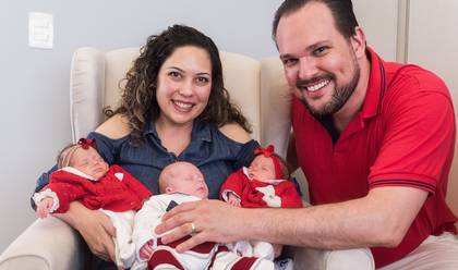 Fotografia de Parto de Saída do hospital - O começo da história dos trigêmeos Giulia, Enrico e Theodora