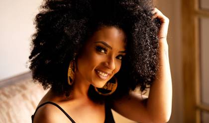 Ensaios Femininos de Menina, Mulher com lindo brilho nos olhos